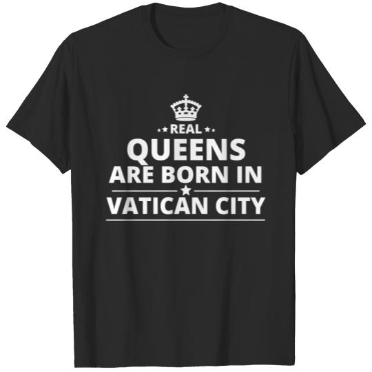 LOVE GESCHENK queens born in VATICAN CITY T-shirt