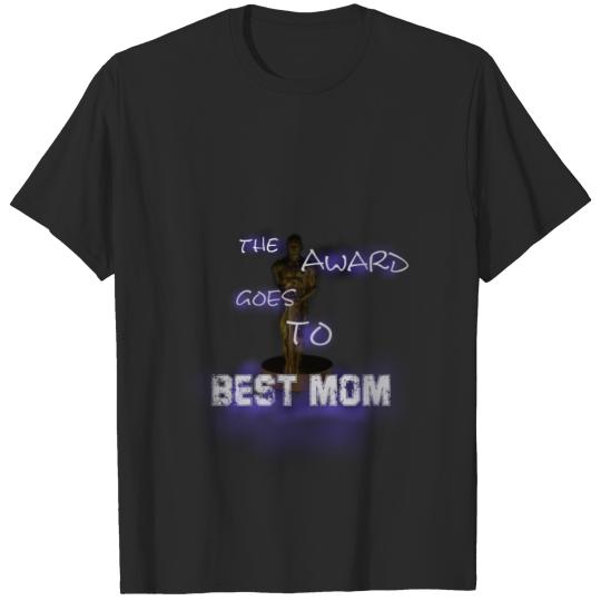 The award goes to best mom T-shirt