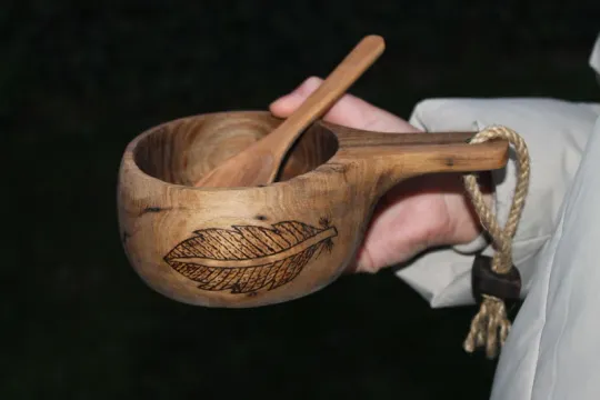Tazón Kuksa Tradicional Escandinavo Tallado A Mano y Una Cuchara