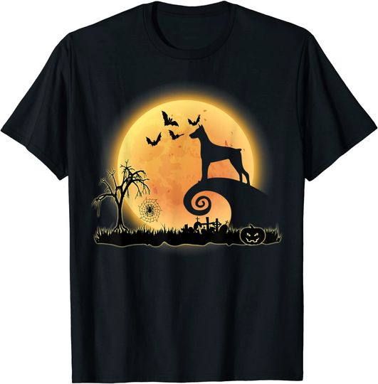 Doberman Dog And Moon Scary Halloween Costume T-Shirt
