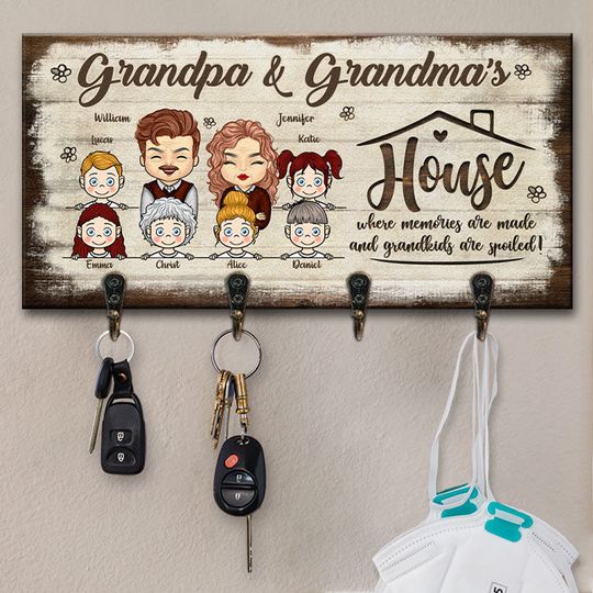 house-is-where-memories-are-made-amp-grandkids-are-spoiled-personalized-key-hanger-key-holder-gift-for-couples-husband-wife