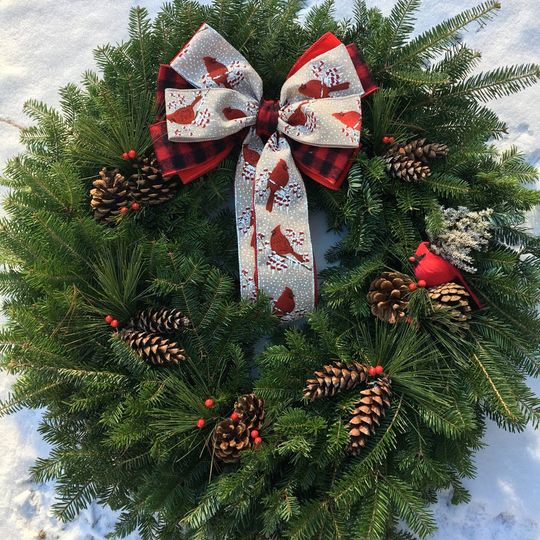 snowy-winter-cardinals-winter-wreath-decor